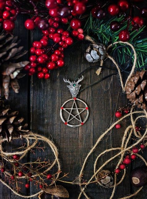 Witchy yule accents